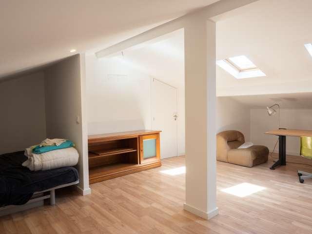 Quarto em apartamento partilhado de 8 quartos em Cascais