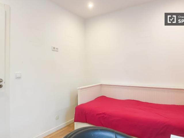 Quarto em apartamento partilhado de 8 quartos para alugar, Cascais