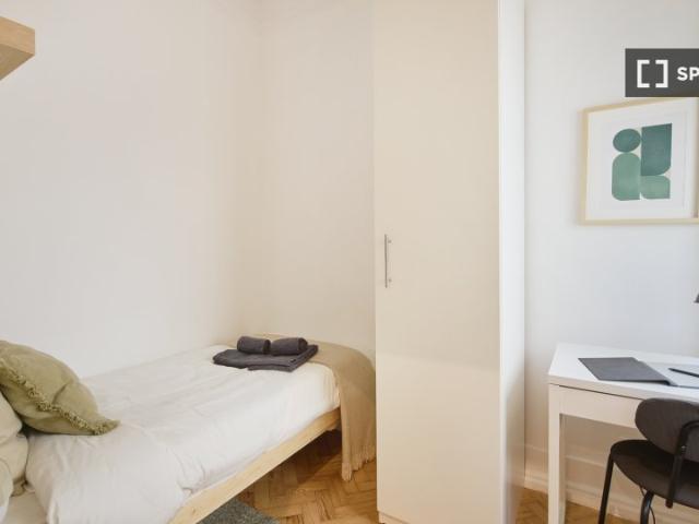 Quarto em apartamento partilhado de 10 quartos, Lisboa