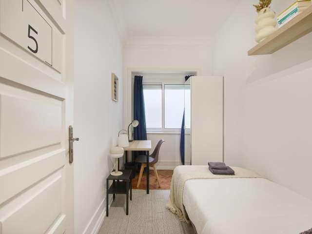 Quarto em apartamento partilhado de 10 quartos, Lisboa