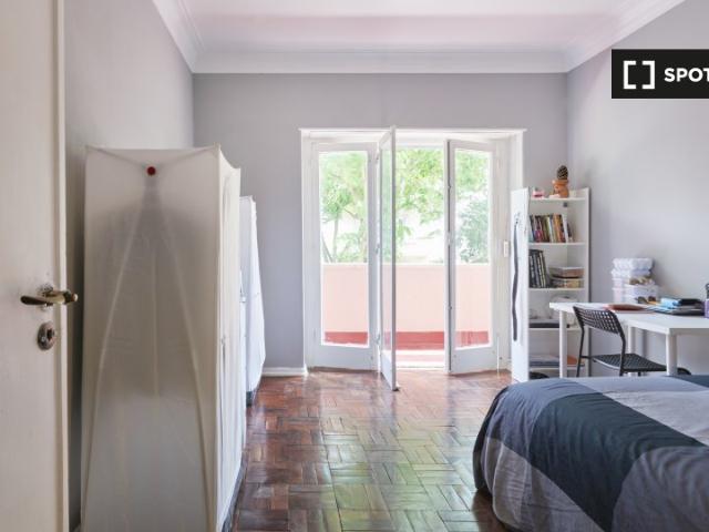 Quarto em apartamento partilhado de 11 quartos para alugar em Lisboa