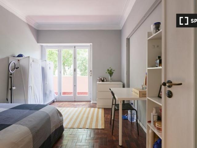Quarto em apartamento partilhado de 11 quartos para alugar em Lisboa