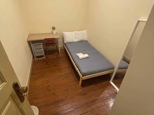 Quarto em apartamento partilhado de 3 quartos no Porto