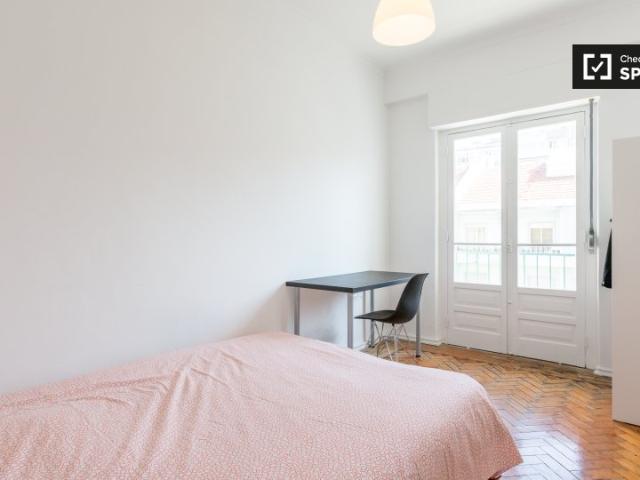 Quarto em apartamento partilhado de 3 quartos para alugar em Lisboa
