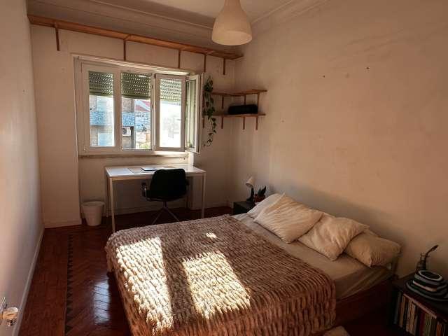 Quarto em apartamento partilhado para alugar em Almada, Lisboa