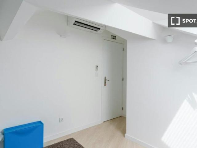 Quarto disponível para alugar em apartamento com 20 quartos em Gondomar, Porto