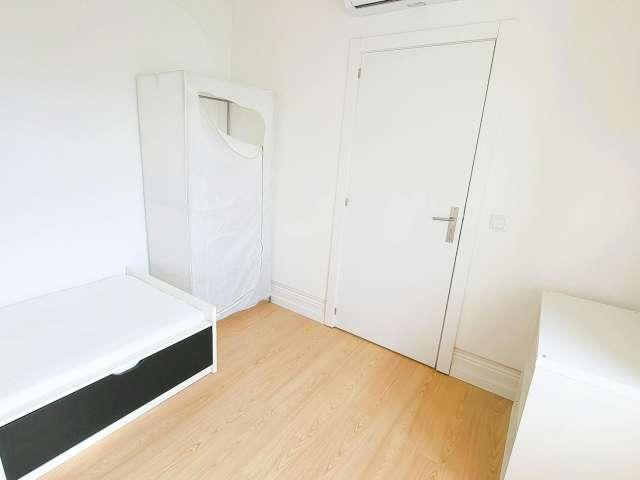 Quarto disponível para alugar em apartamento com 20 quartos em Gondomar, Porto