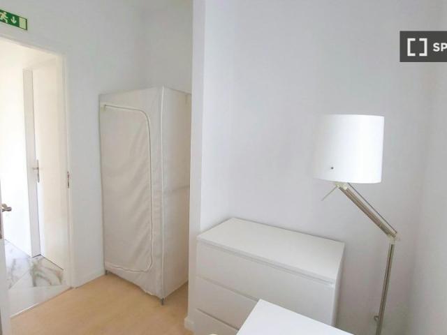 Quarto disponível para alugar em apartamento com 20 quartos em Gondomar, Porto