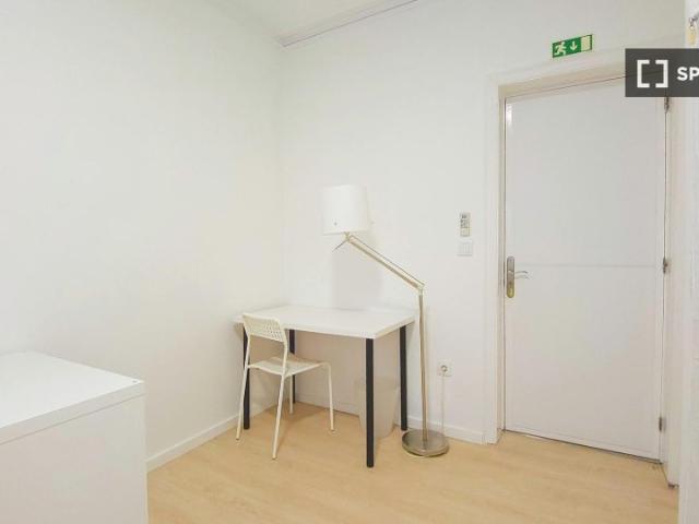 Quarto disponível para alugar em apartamento com 20 quartos em Gondomar, Porto