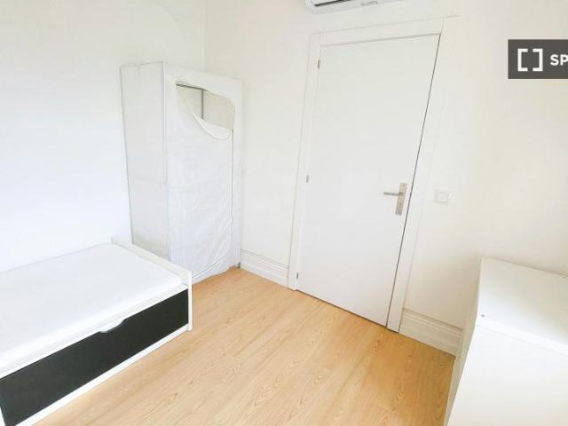 Quarto disponível para alugar em apartamento com 20 quartos em Gondomar, Porto