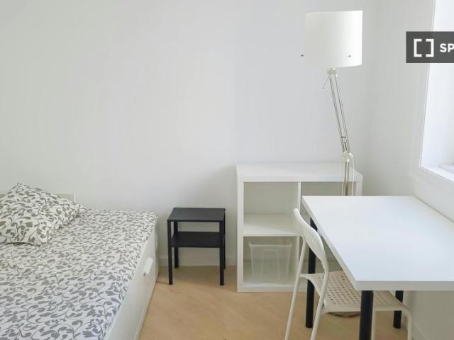 Quarto disponível para alugar em apartamento com 20 quartos em Gondomar, Porto