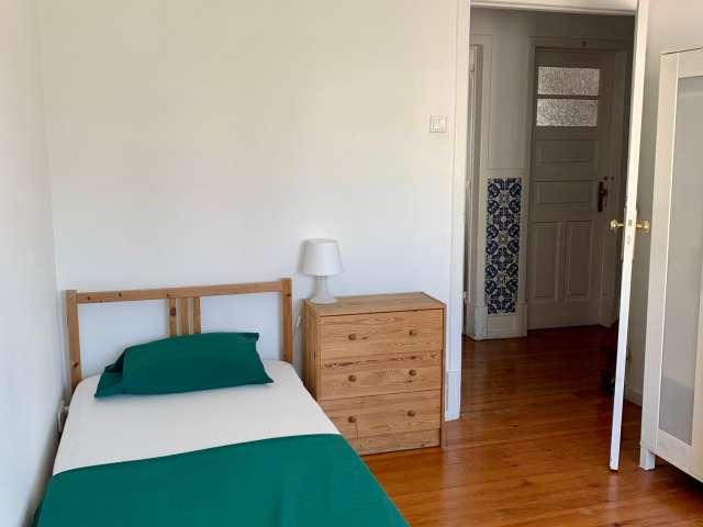 Quarto em apartamento partilhado para alugar em Lisboa