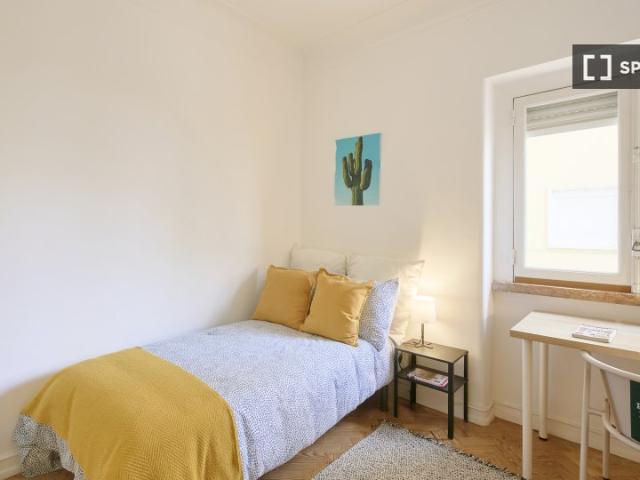 Quarto disponível para alugar em apartamento compartilhado com 6 quartos em Lisboa