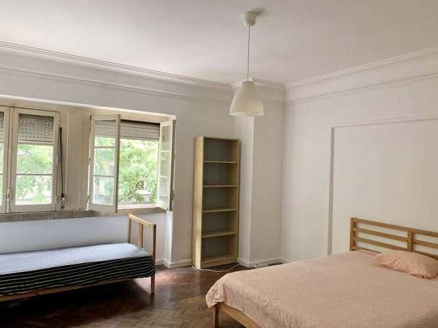 Quarto em apartamento partilhado para alugar em Lisboa