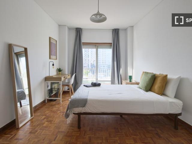 Quarto em apartamento partilhado para alugar em Lisboa
