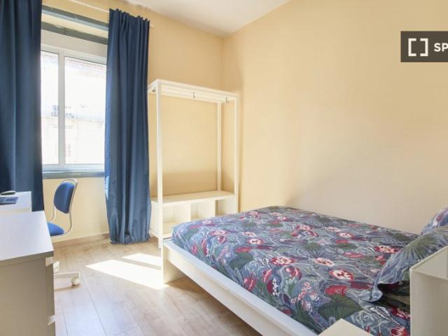Quarto em apartamento partilhado de 4 quartos para alugar em Lisboa