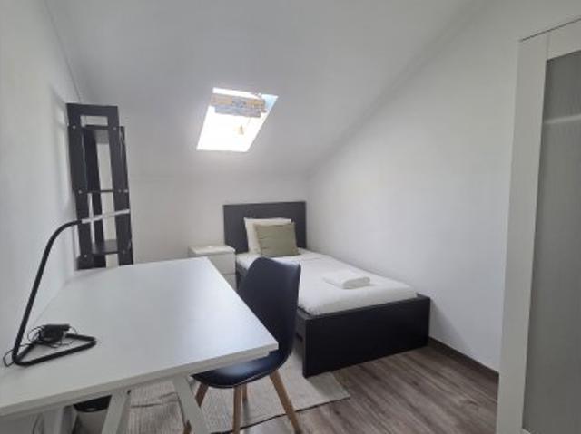Quarto em apartamento compartilhado com 7 quartos em Lisboa