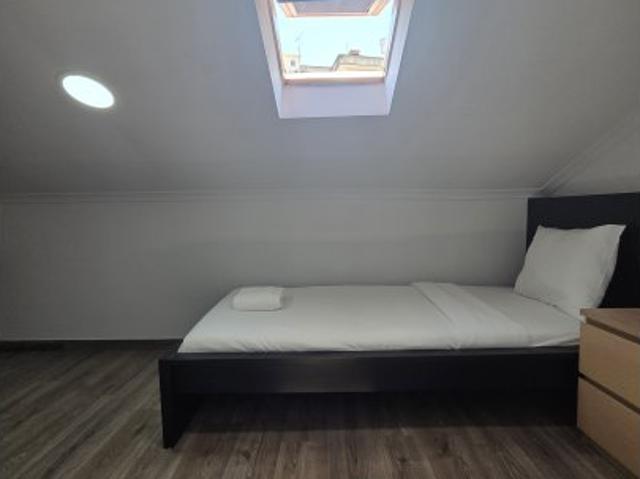 Quarto em apartamento compartilhado com 7 quartos em Lisboa