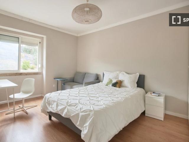 Quarto em apartamento partilhado de 4 quartos para alugar em Lisboa