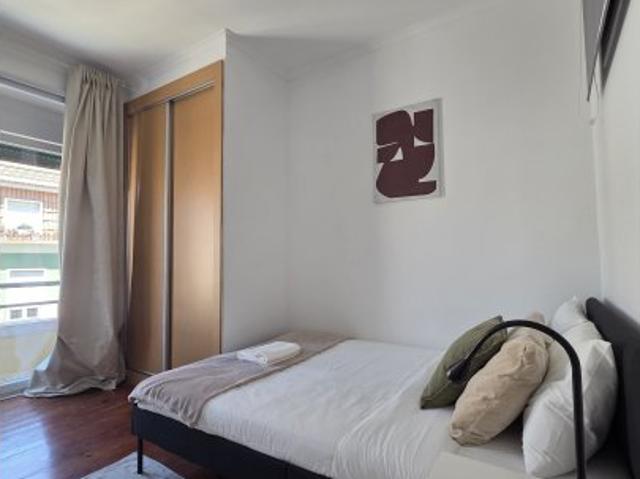 Quarto em apartamento compartilhado com 7 quartos em Lisboa