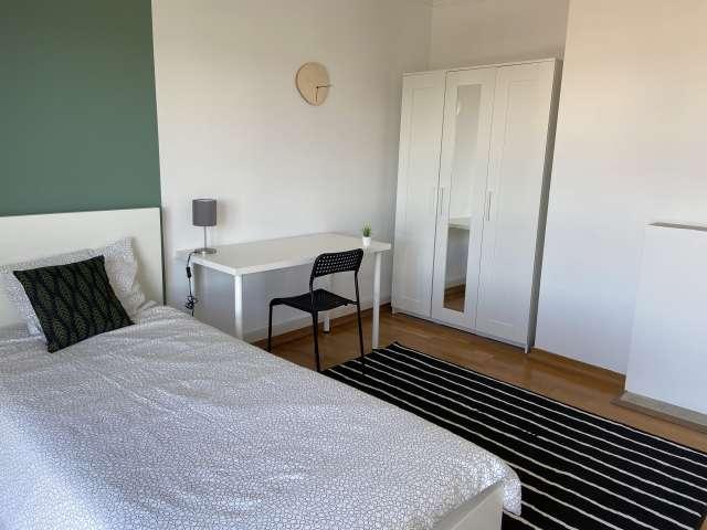 Quarto em apartamento partilhado para alugar em Lisboa