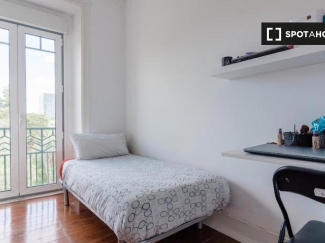 Quarto em apartamento partilhado para alugar em Lisboa