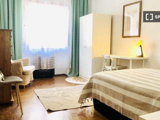 Quarto disponível para alugar em apartamento compartilhado de 3 quartos em Sintra