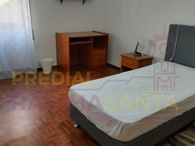 Quarto em apartamento remodelado Rua do Brasil Coimbra