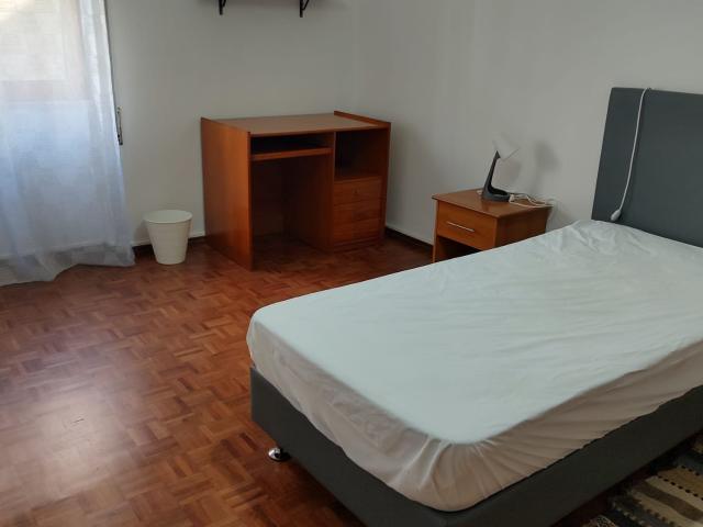 Quarto em apartamento remodelado Rua do Brasil Coimbra