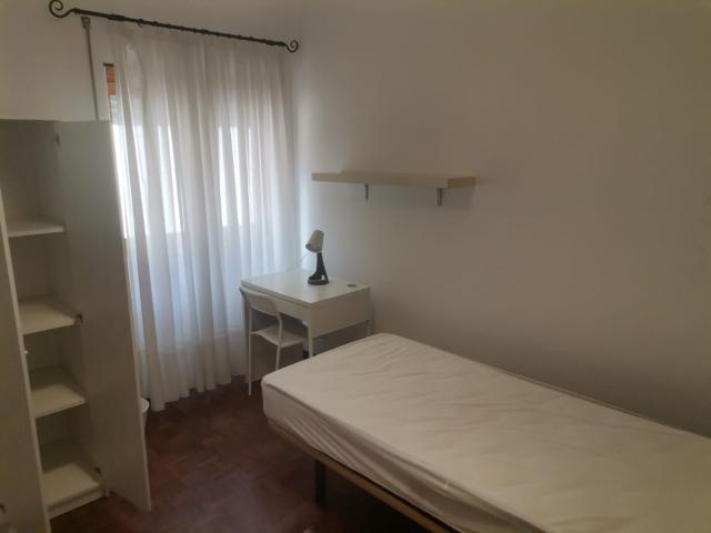 Quarto em apartamento remodelado Rua do Brasil Coimbra