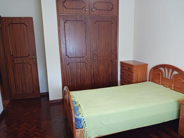 Quarto em apartamento T2 junto ao ESEC