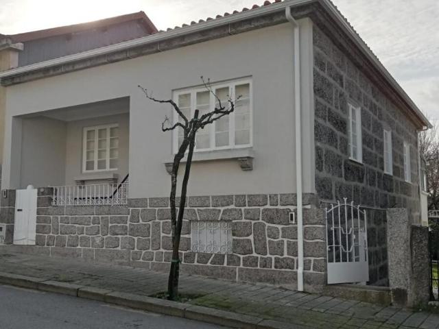 Quarto em moradia a 100 m da UNIVERSIDADE