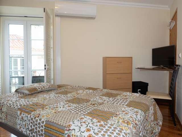 Quarto ensolarado em apartamentos de 3 quartos em Santa Maria Maior