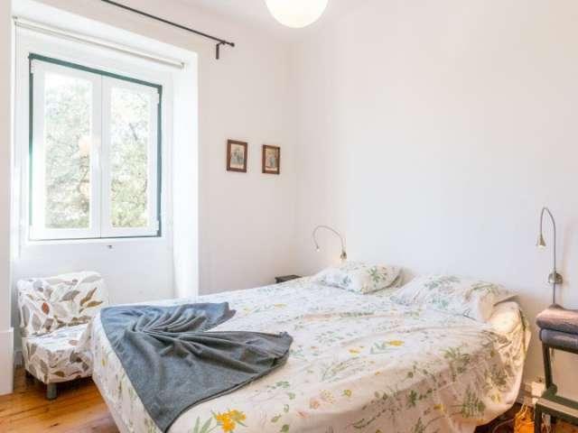 Quarto elegante em casa com 4 quartos em Carnaxide, Lisboa
