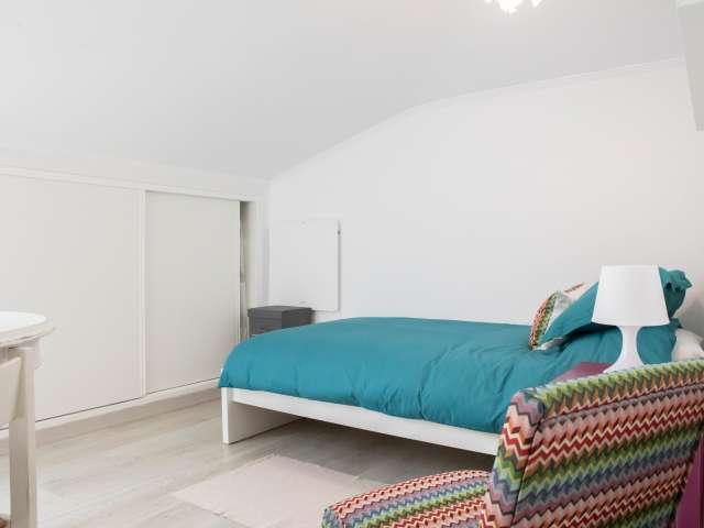 Quarto elegante para alugar em casa com 12 quartos, Parede