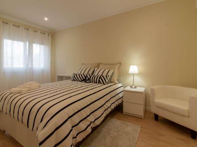 Quarto elegante para alugar em apartamento de 5 quartos em Oeiras