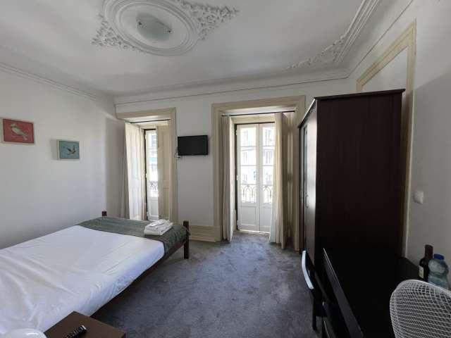 Quarto espaçoso em apartamento de 6 quartos em Arroios, Lisboa