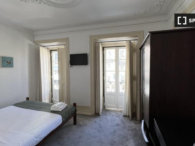Quarto espaçoso em apartamento de 6 quartos em Arroios, Lisboa