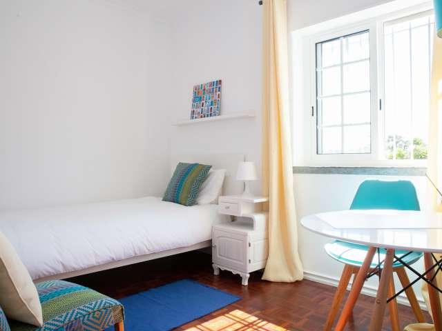 Quarto fresco para alugar em casa de 12 quartos, Parede