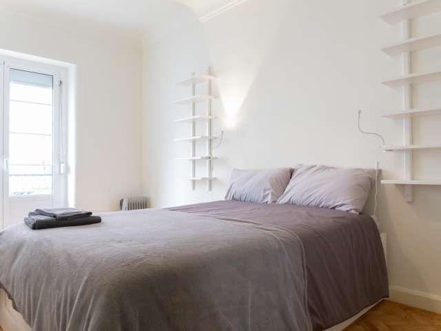 Quarto luminoso em apartamento com 5 quartos no Areeiro, Lisboa