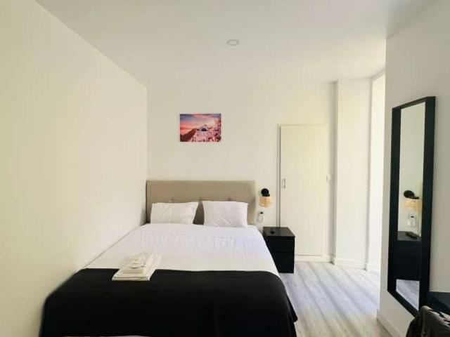 Quarto mobilado em apartamento de 6 quartos em Arroios, Lisboa