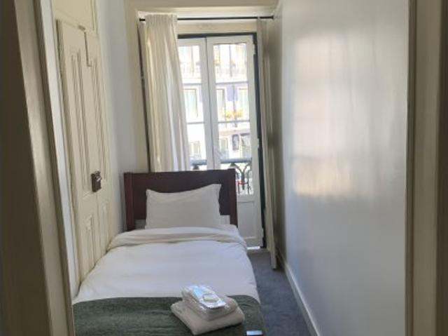 Quarto mobilado em apartamento de 6 quartos em Arroios, Lisboa