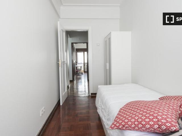 Quarto moderno em apartamento com 10 quartos no Areeiro, Lisboa