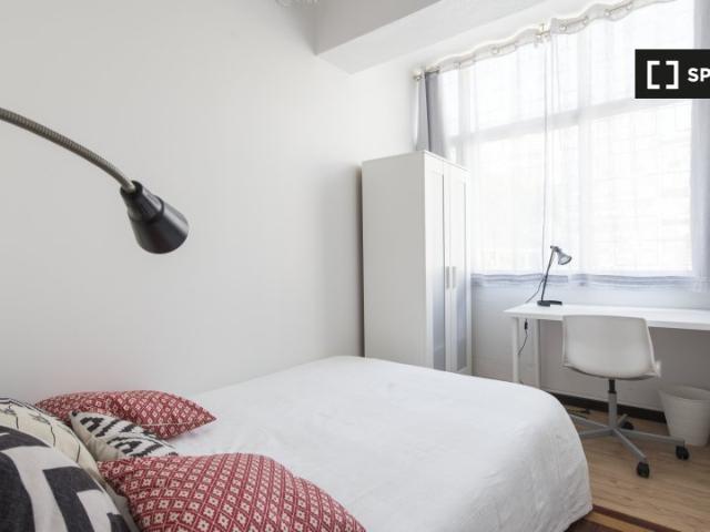 Quarto moderno em apartamento com 10 quartos no Areeiro, Lisboa
