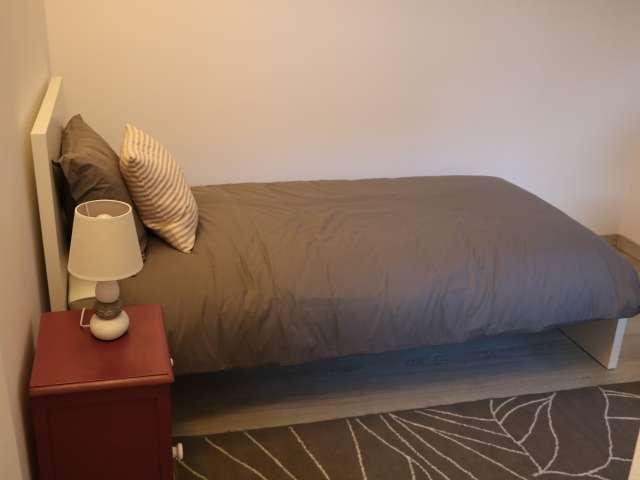 Quarto para alugar em casa com 12 quartos, Parede, Lisboa