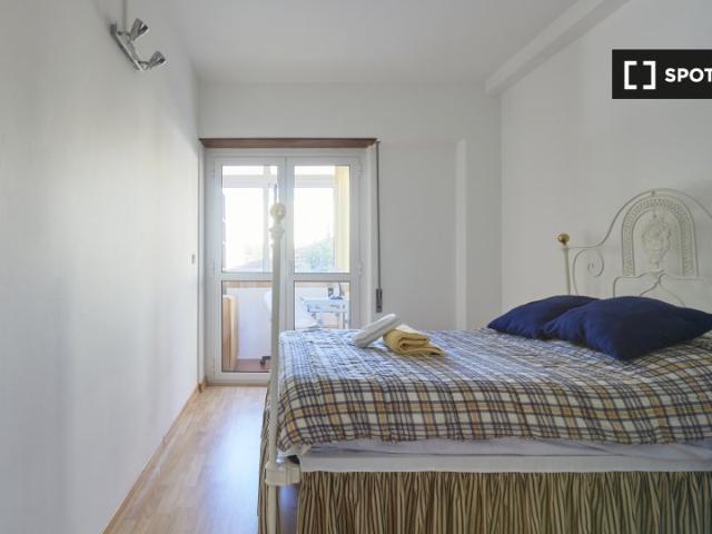 Quarto para alugar em apartamento de 3 quartos em Lisboa