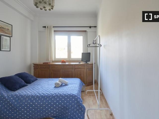 Quarto para alugar em apartamento de 3 quartos em Lisboa