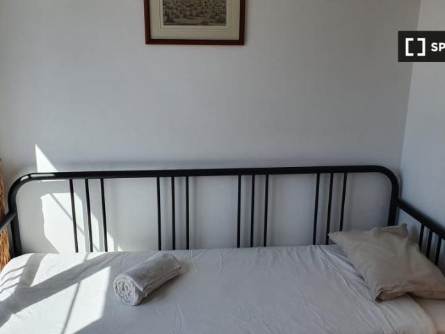 Quarto para alugar em apartamento de 3 quartos em Lisboa