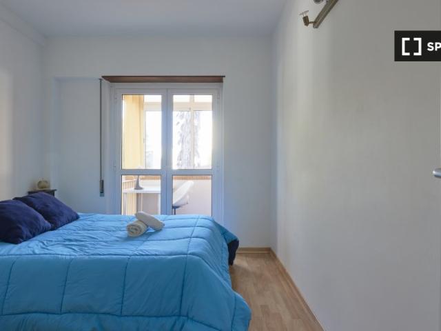 Quarto para alugar em apartamento de 3 quartos em Lisboa