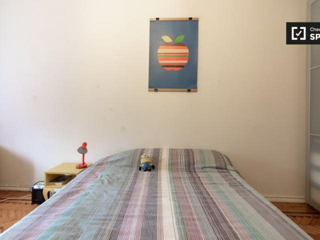 Quarto para alugar em apartamento de 3 quartos em São Domingos